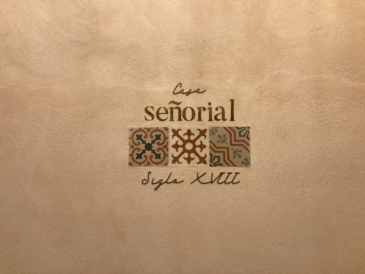 Casa Senorial Del Siglo XVIII Aparthotel Seville Exterior photo