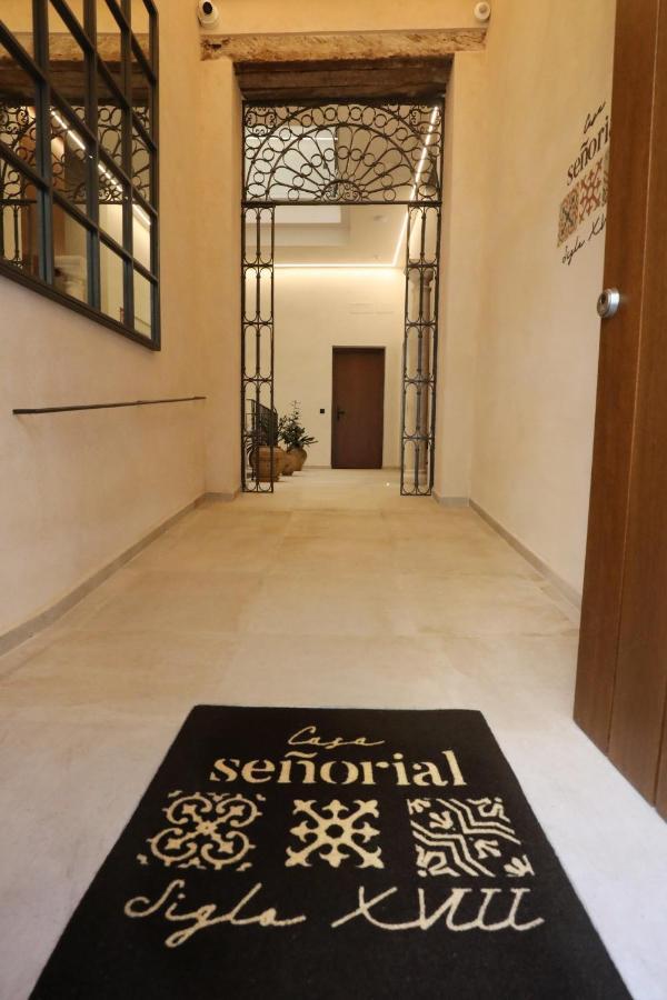 Casa Senorial Del Siglo XVIII Aparthotel Seville Exterior photo